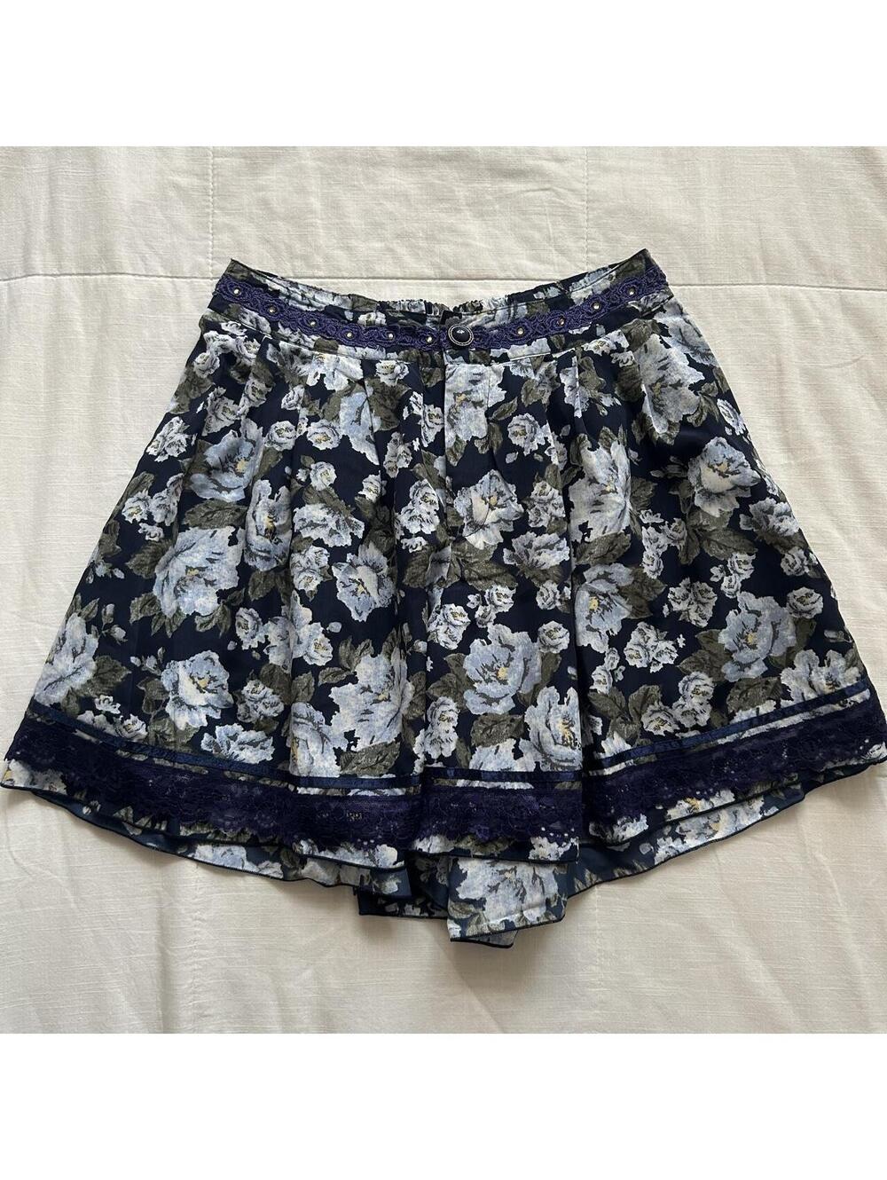 Axes Femme Navy Blue Floral Lace Pleated Wide Leg Shorts Medium Japan